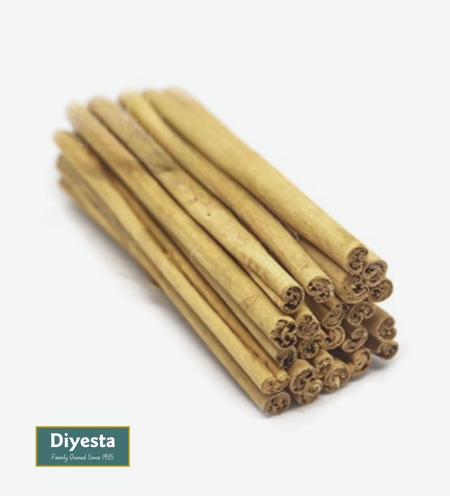 Bundle of premium Alba-grade Ceylon cinnamon quills grown on the Diyadola Estate